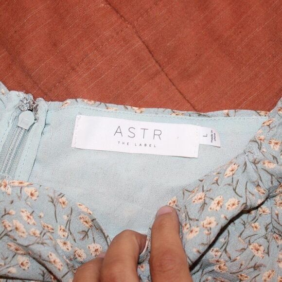 NEW Astr Multicolor Floral Short Sleeve Square Neck Blouse Women's Size L - Picture 5 of 8
